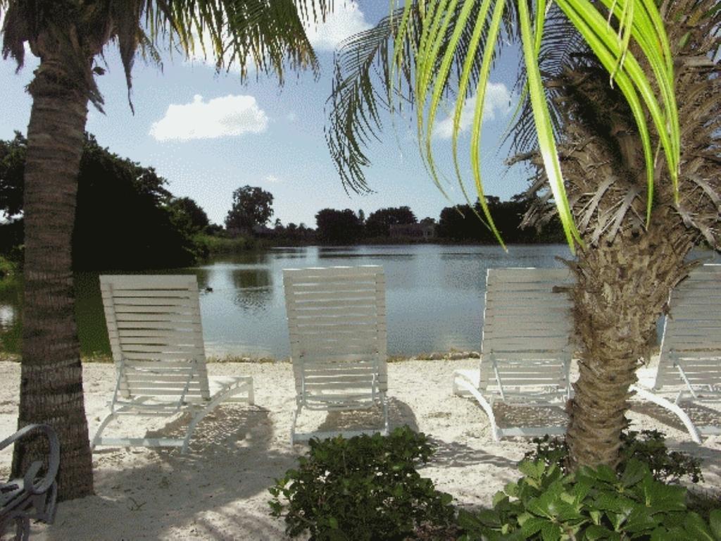Two-Bedroom Queen Suite with Lake View,1360708643:JPEG